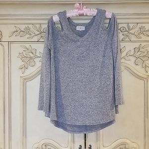 Super soft cold shoulder knit top. SzXL